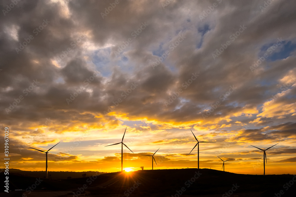 Obraz premium wind energy turbines at sunset