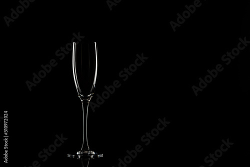 Obraz na płótnie Empty champagne glasses on a black background w salonie
