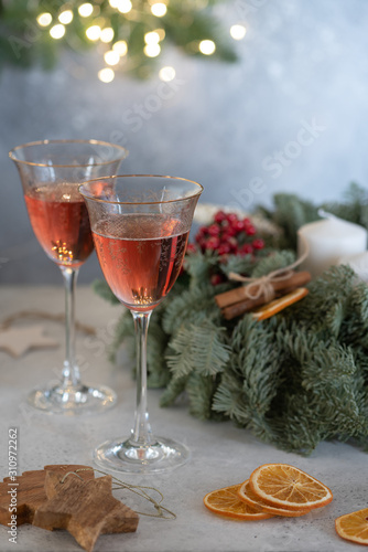 Obraz na płótnie Rose champagne in a glass on the background of a Christmas wreath w salonie