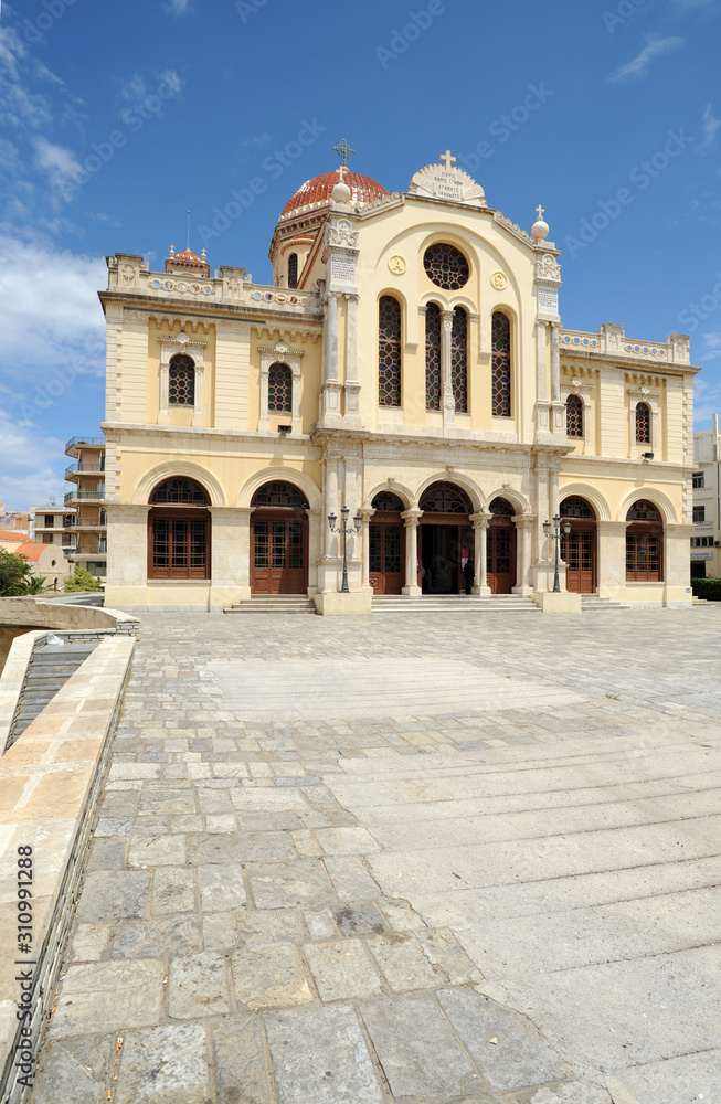 Façade de la cathédrale Saint-Ménas à Héraklion en Crète