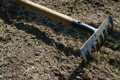 regeneration of a damaged lawn - preparation for feeding