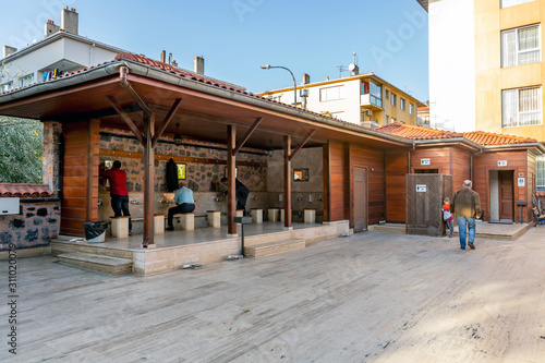 Quadro em tela Istanbul, Turkey, 8 November 2019: Fountain of Kartal Baba Mosque, Uskudar
