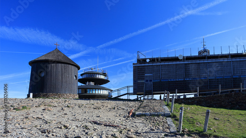 Bild auf Leinwand Building on Snezka mountain