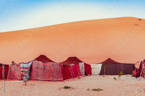 Canvas-taulu Merzougha in Sahara desert in Morocco, life of Moroccan bedouins in sahara deser