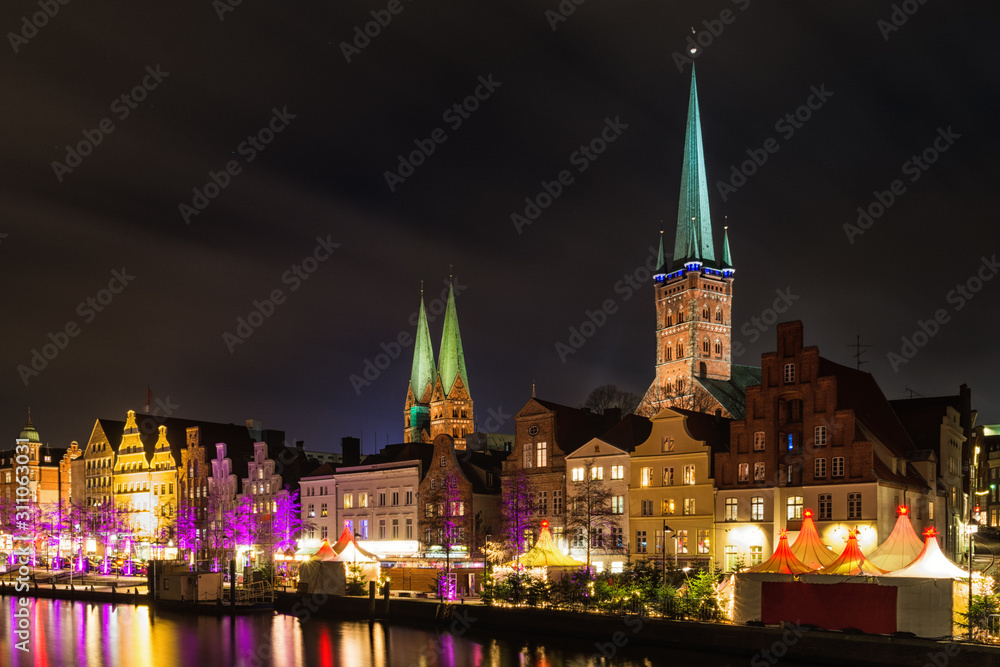 Die Holstentor-Terrassen  in Lübeck zur Weihnachtszeit