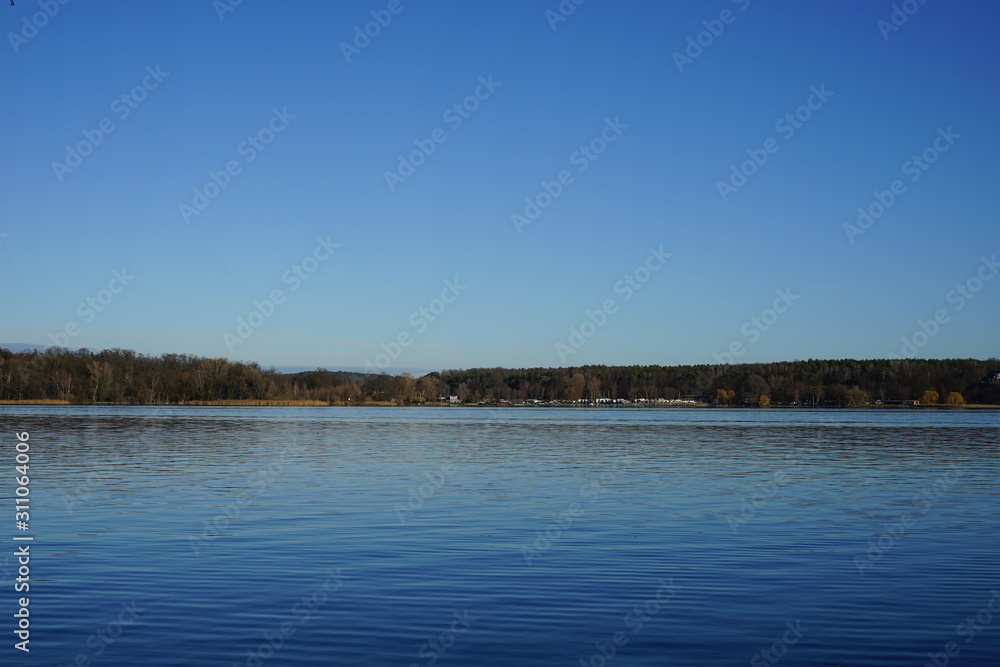 Fototapeta premium Havellandschaft bei Sonnenschein