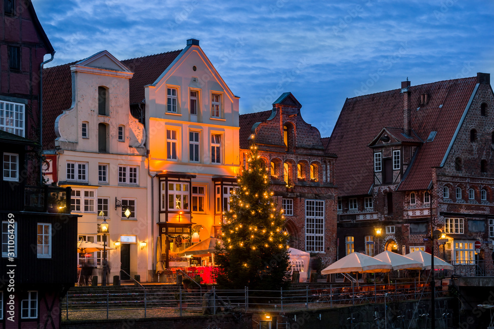 Lüneburg Stintmarkt Weihnachtsbaum abends