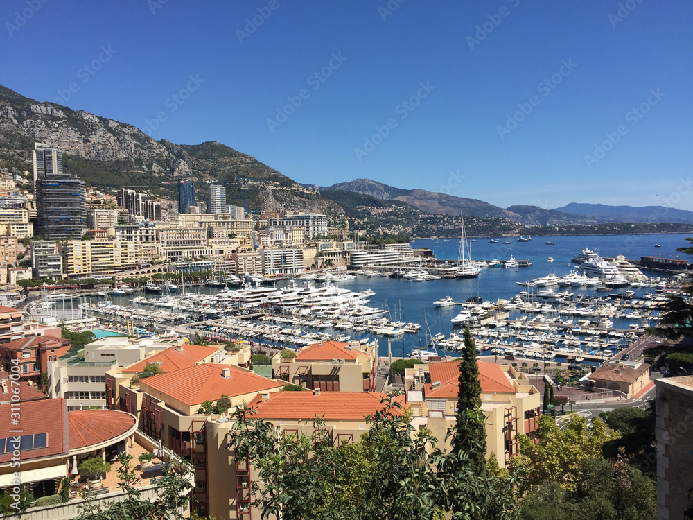 Fototapeta premium Blick über Monaco bei Sonnenschein