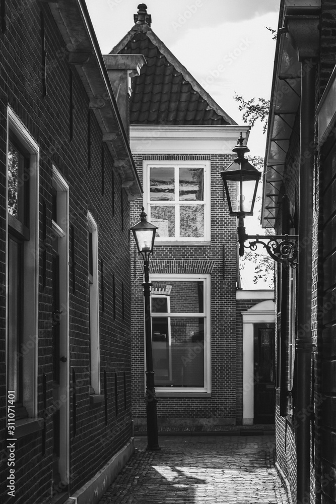 Black and white photo of an alley in the old center of Edam