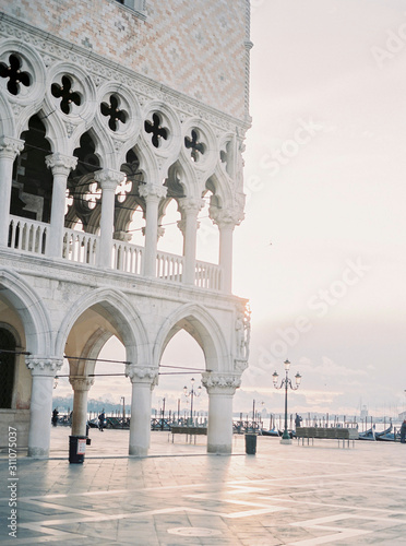 Fototapeta Naklejka Na Ścianę i Meble -  Venice architecture italy palace travel