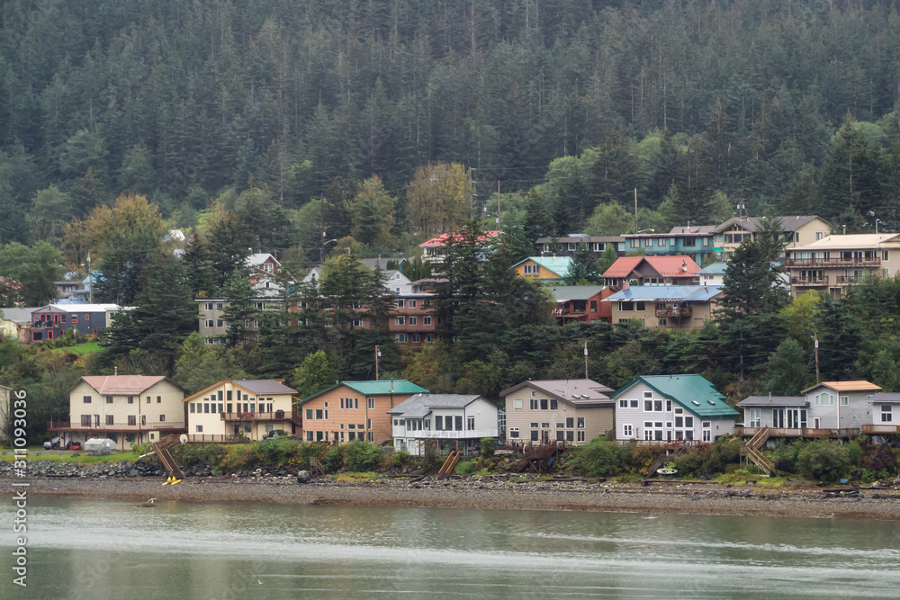Naklejka premium Beautiful view of a small town, Juneau, during a cloudy morning with mountains in the background. Taken in Alaska, United States.