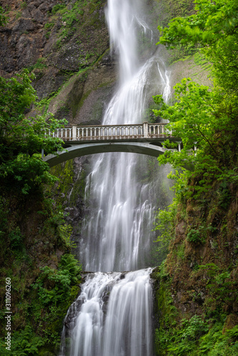 Canvas-taulu Multnomah Falls in Columbia River Gorge, Oregon