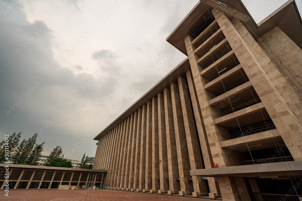 Fototapeta premium Exterior of Istiqlal mosque, Jakarta, Indonesia