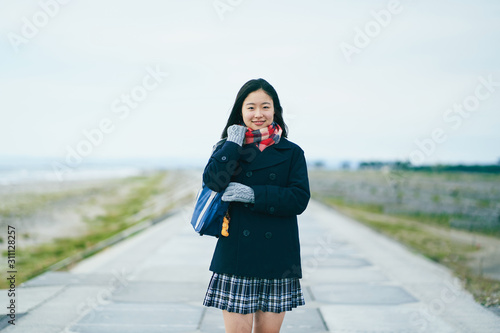 制服姿の女子高校生 photo