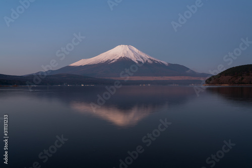 山中湖と富士山 / Mt.Fuji and Lake Yamanaka © Oval Design
