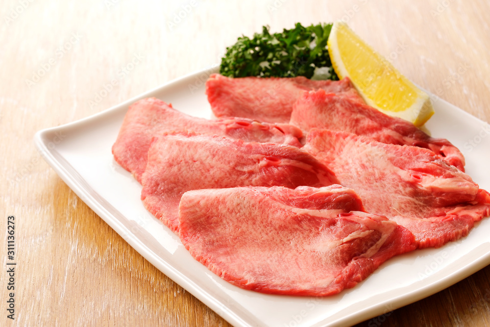 薄切り牛タン Thin-cut Gyutan (Sliced beef tongue) 薄切り牛タン Thin-cut Gyutan (Sliced beef tongue)
