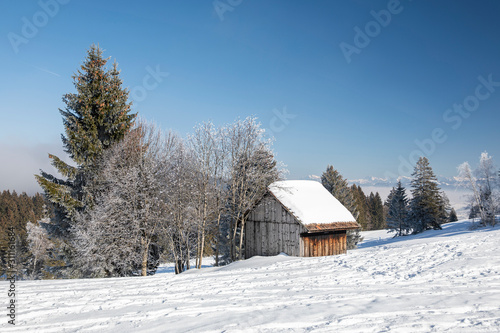 Winterlandschaft mit huette © Christian Tobler