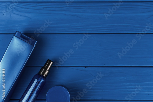 Cuadro en lienzo Men cosmetic bottles on classic blue background, top view