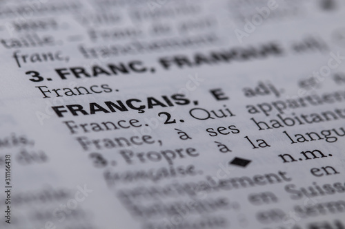 Définition du mot français dans le dictionnaire français