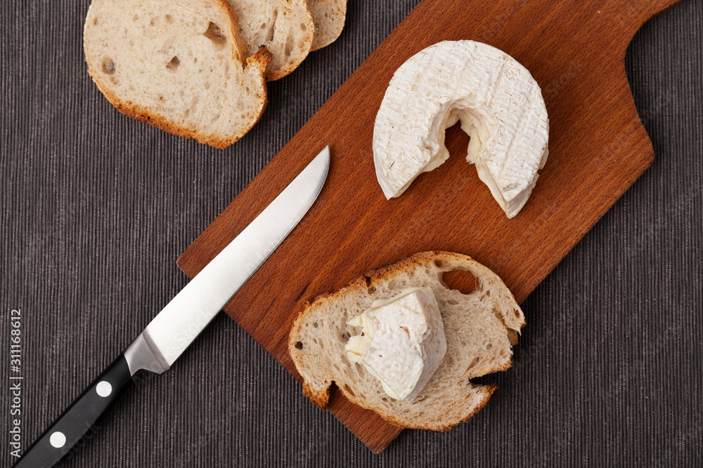 Fototapeta premium french goat's milk cheese with bread