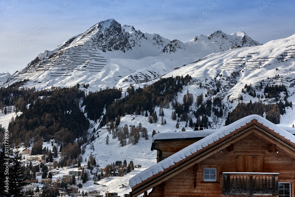 Verschneites Berg in den Alpen, Davos - Schweiz