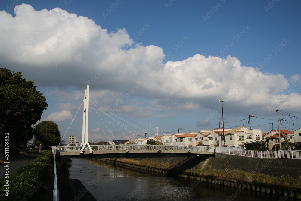 引地川と雲(藤沢市) 引地川と雲(藤沢市)