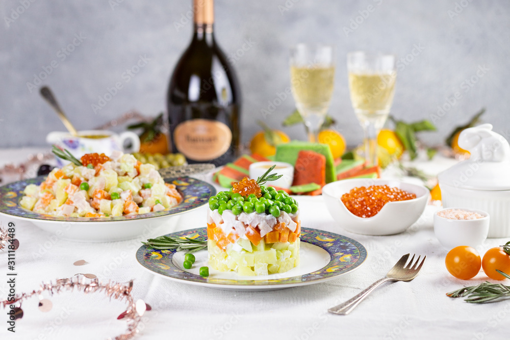 estive New Year's table in the Russian style: champagne, Olivier and red caviar