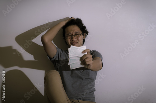 Cuadro en lienzo A chinese man are feeling disappointed