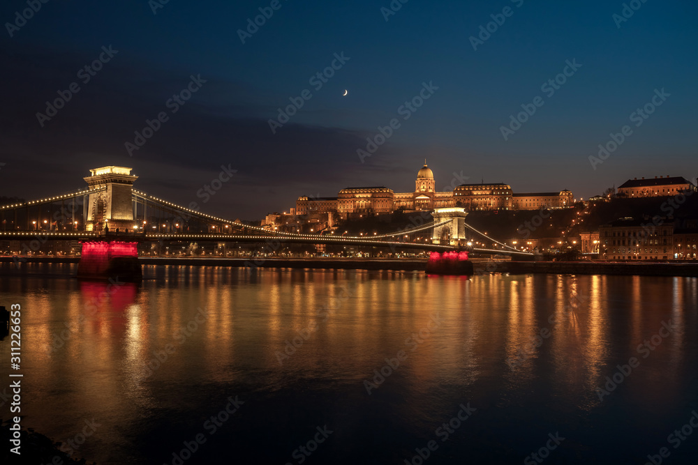 Szechenyi Chain Bridge on the Danube river at night. Budapest, Hungary.