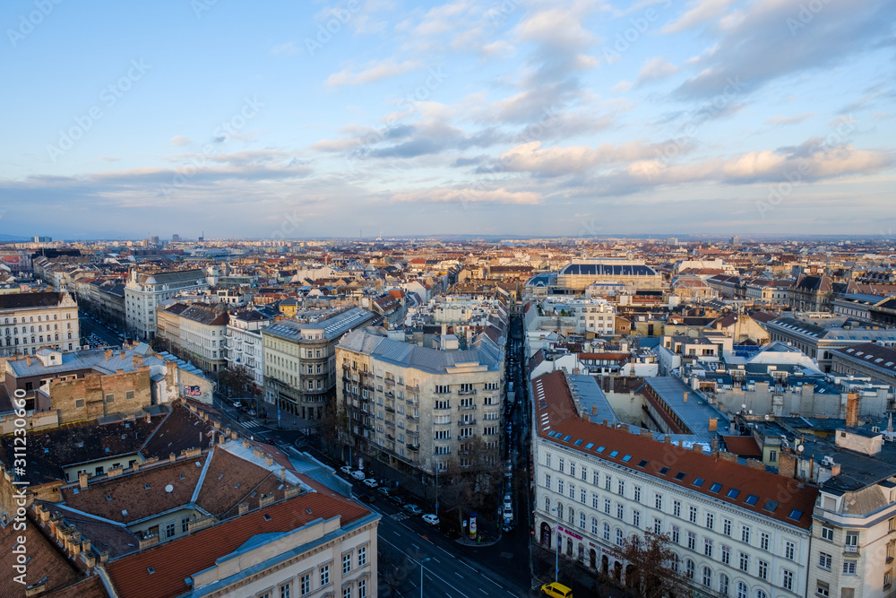 Obraz premium Aerial view of Budapest cityscape from St. Stephen Basilica, Hungary.