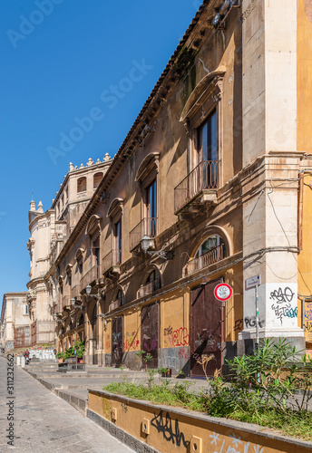 Fototapeta Naklejka Na Ścianę i Meble -  Vecchi palazzi a Catania