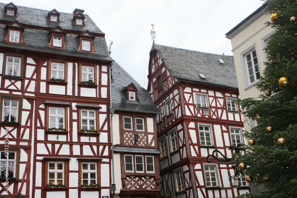 Fototapeta premium Fachwerkhäuser in Bernkastel-Kues
