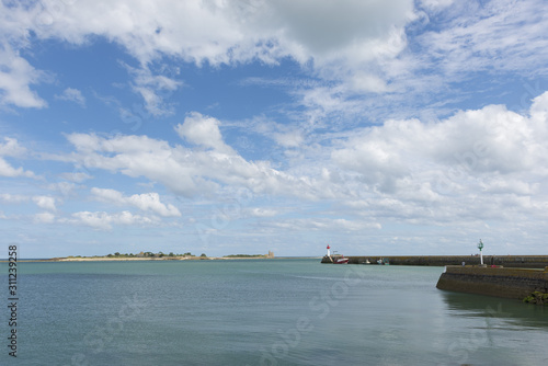 quai de Saint-Vasst-la-Hogue et l ile Tatihou  Docks of Saint-Vaast-le-Hogue and Tatihou island