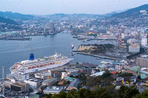 [長崎県]長崎市街の夕景（鍋冠山公園）