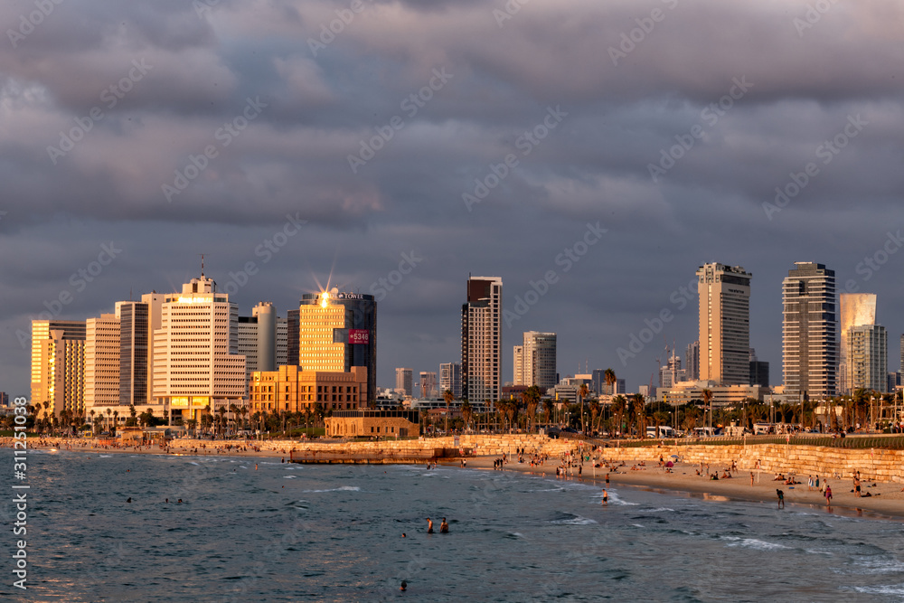 Obraz premium view of tel aviv from the sea sunset