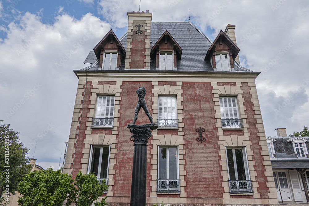 External view of Rodin house in Meudon - Rodin home for the last 20 years of his life. Municipality of Meudon (in the southwestern suburbs of Paris), Hauts-de-Seine, Ile-de-France, France. External view of Rodin house in Meudon - Rodin home for the last 20 years of his life. Municipality of Meudon (in the southwestern suburbs of Paris), Hauts-de-Seine, Ile-de-France, France.
