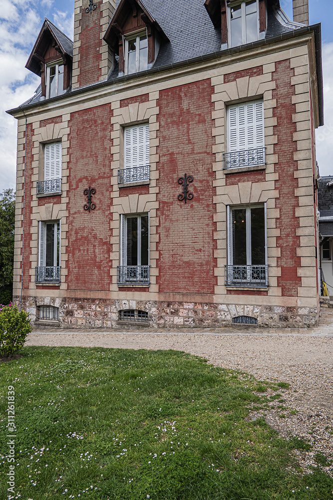 External view of Rodin house in Meudon - Rodin home for the last 20 years of his life. Municipality of Meudon (in the southwestern suburbs of Paris), Hauts-de-Seine, Ile-de-France, France. External view of Rodin house in Meudon - Rodin home for the last 20 years of his life. Municipality of Meudon (in the southwestern suburbs of Paris), Hauts-de-Seine, Ile-de-France, France.