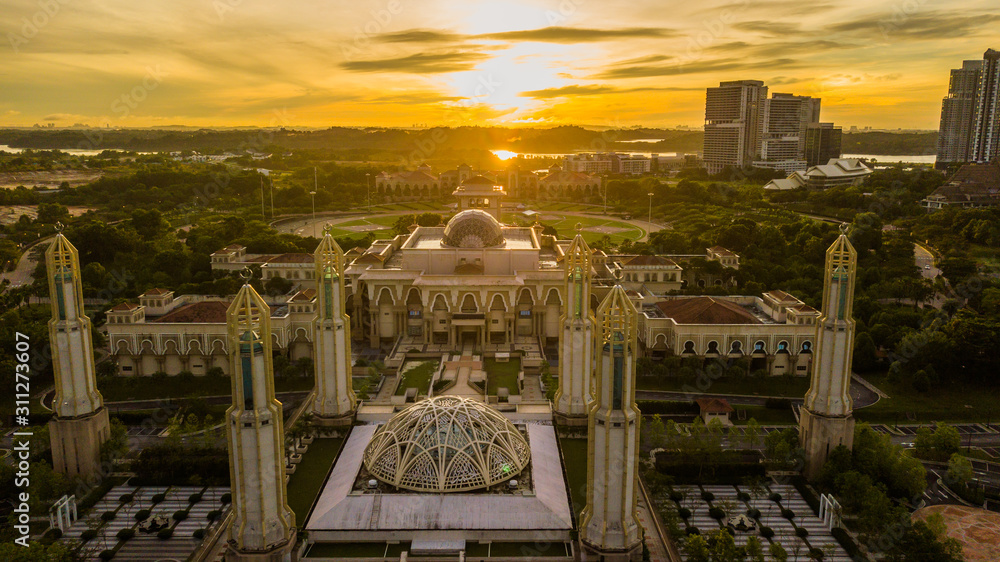 Fototapeta premium Magnificent aerial view of sunrise at The Kota Iskandar Mosque located at Kota Iskandar, Iskandar Puteri, Johor State Malaysia early in the morning