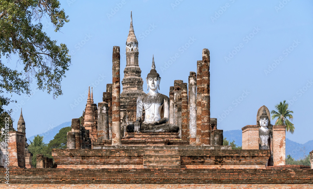 Fototapeta premium Ancient Buddha statue at sunrise in Ayutthaya, Thailand
