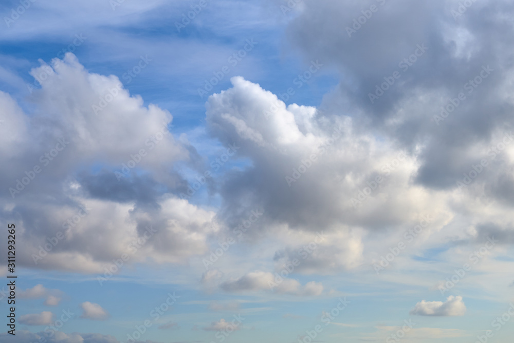 Obraz premium Cloudy sky with a parts of clear blue sky on a sunset. Natural background.