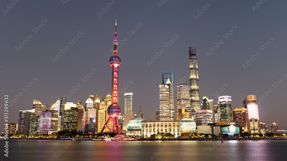 Obraz premium Skyline view from Bund waterfront on Pudong New Area in sunset evening, Lujiazui is the business quarter of Shanghai.