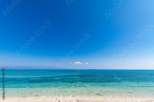 沖縄　多良間島のビーチ © a_kirihata