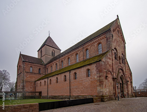 Das Romanische Münster der ehemaligen Benediktinerabtei Schwarzach in Rheinmünster in Baden-Württemberg, Deutschland 