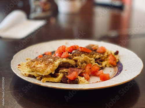 omelet with bacon and tomato