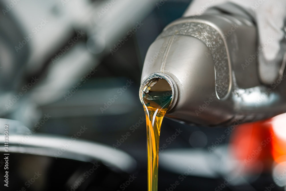 pouring-motor-oil