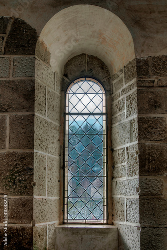 Fenêtre ancienne de l'abbaye de Fontenay, France