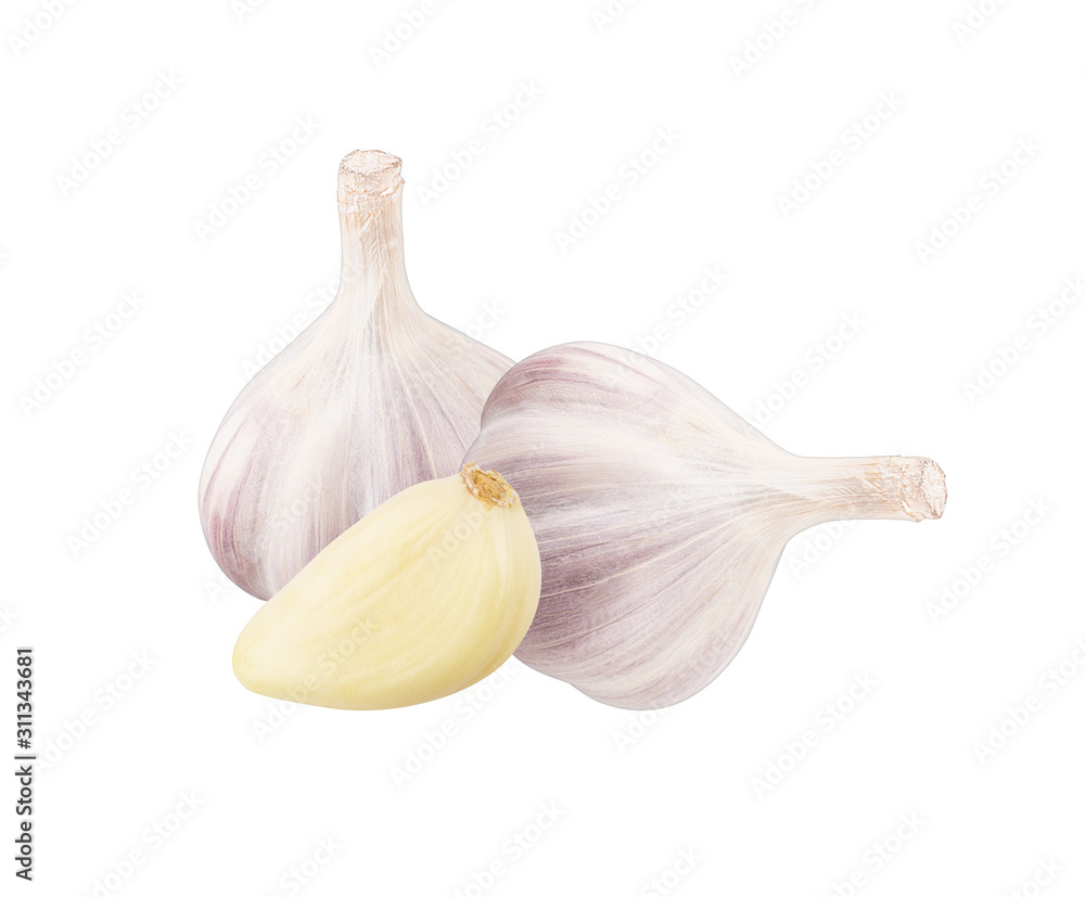 Obraz premium Garlic isolated on white background with clipping path