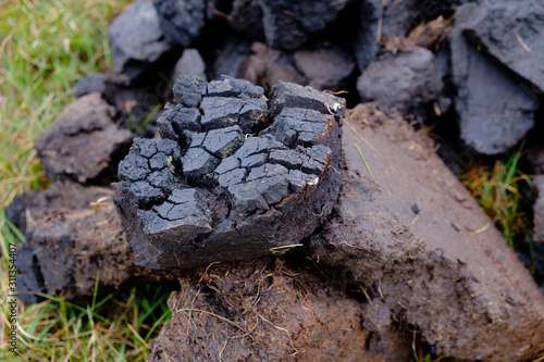 Εκτύπωση καμβά Freshly cut peat stacked to dry to be used a traditional fuel in Scotland