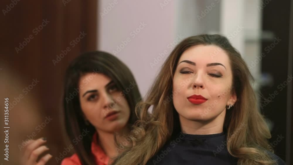 The master evaluates the female hairstyle