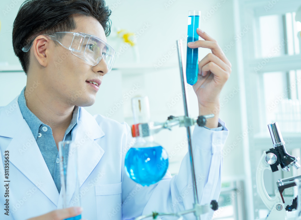 Fototapeta premium Scientists are experimenting in the lab